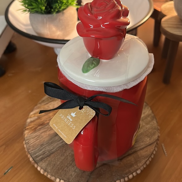 Rae Dunn ~ TRUE LOVE princess mug with Red Rose lid!! NWT - Picture 3 of 5